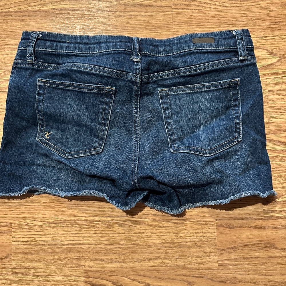 Kut from the Kloth Frayed Shorts Size:6 - Picture 6 of 7